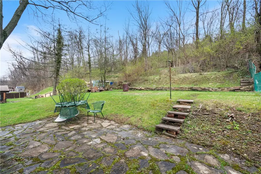 2321 Coulterville Rd, McKeesport, PA 15131 - #3