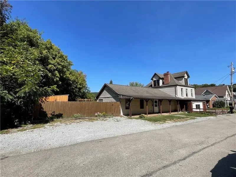 9 Gratz St, Penn, PA 15675 - #2