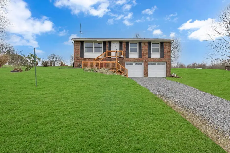 107 Goehring Ln, Beaver Falls, PA 15010 - #2