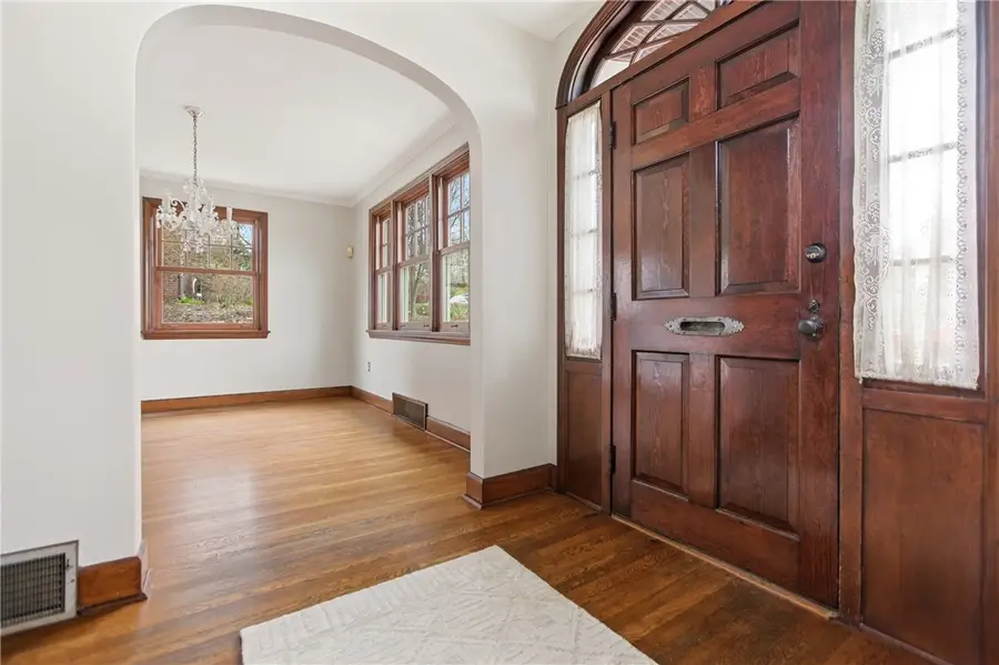 811 W Monroe Circle, Pittsburgh, PA 15229 - #2