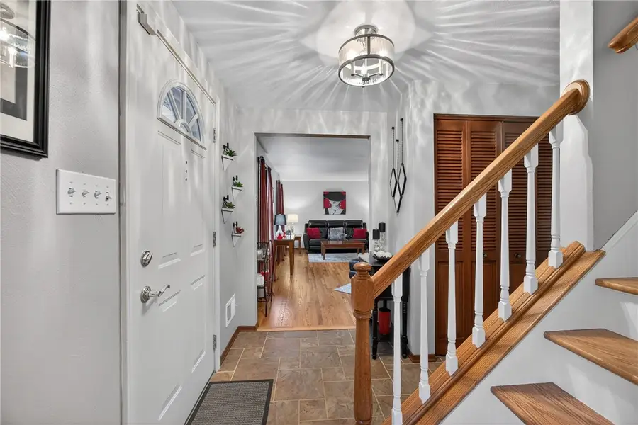 450 Satinwood Dr, West Mifflin, PA 15122 - #3