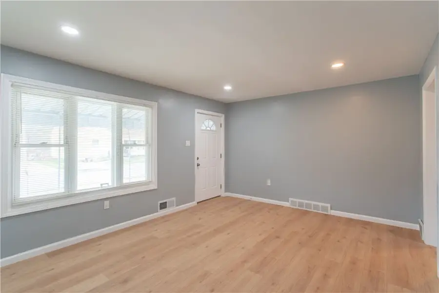 127 Carroll St, Aliquippa, PA 15001 - #3