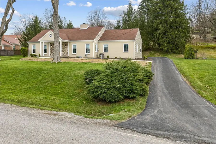 557 Morningstar Dr, Ellwood City, PA 16117 - #3