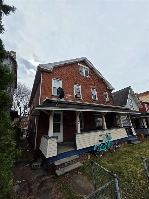 33 Wood St, Natrona Heights, PA 15065
