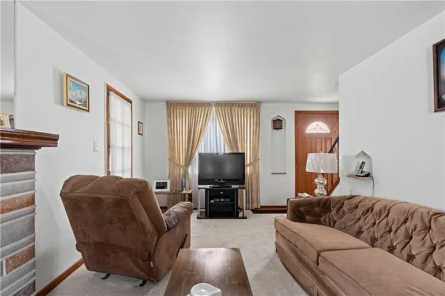 102 Long Rd, Pittsburgh, PA 15235 - #3