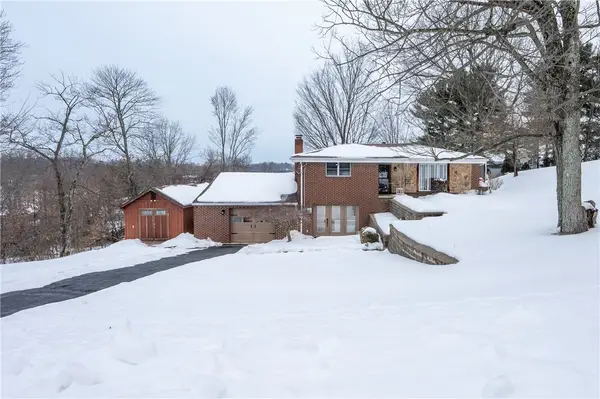 318 Wheatridge Dr, Jeannette, PA 15644