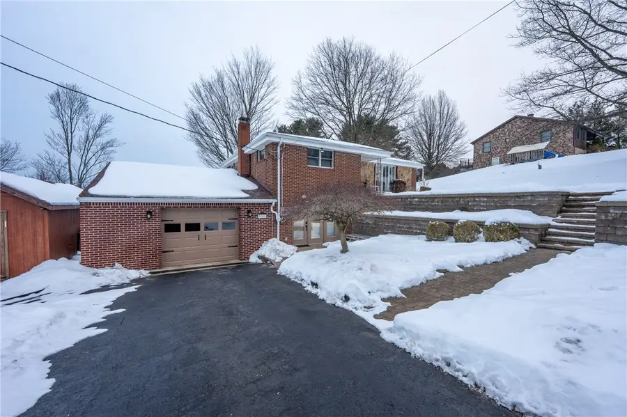 318 Wheatridge Dr, Jeannette, PA 15644 - #2