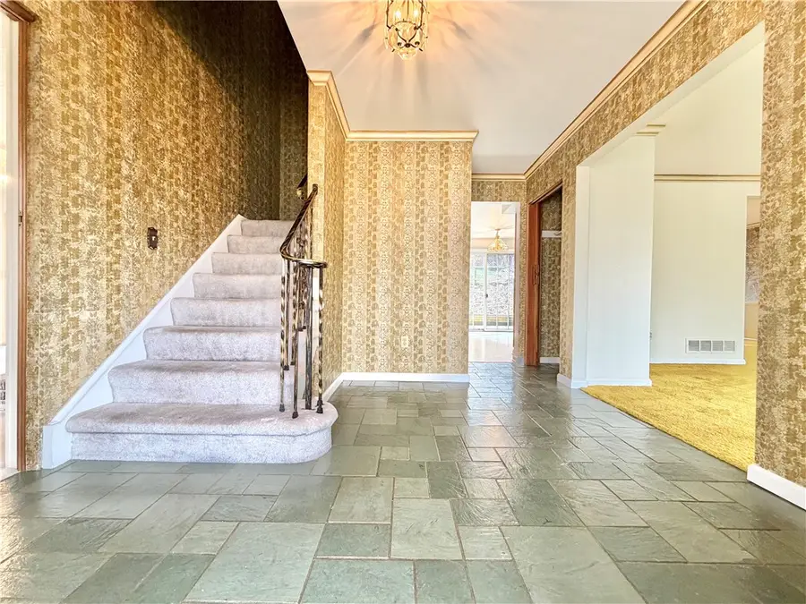 3206 Brunton Dr, Glenshaw, PA 15116 - #2