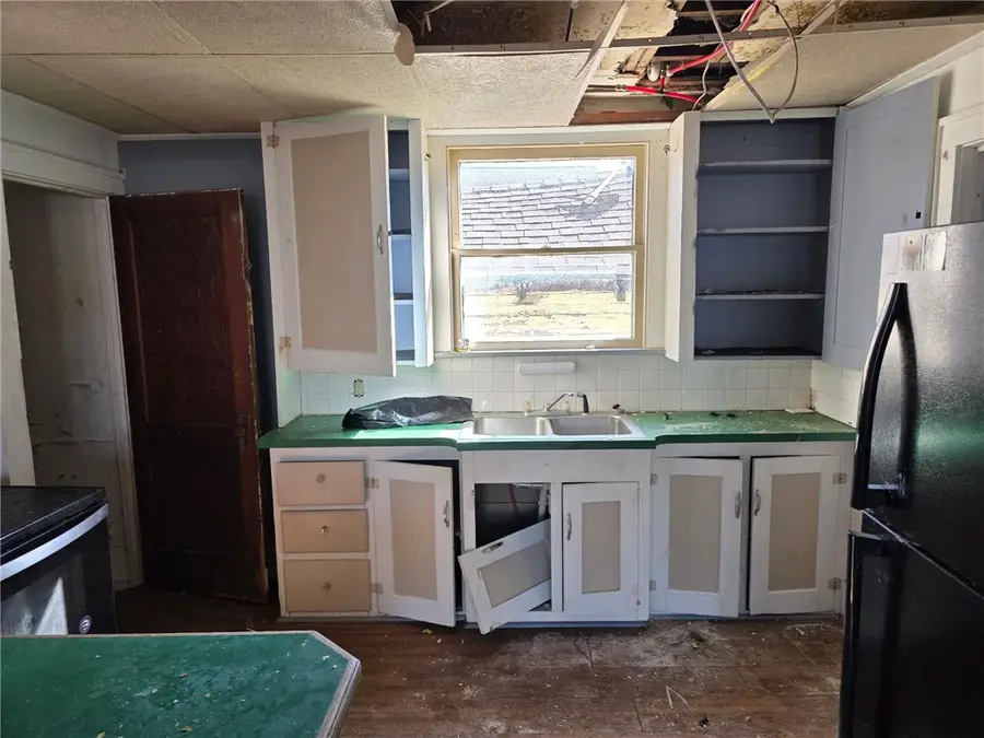 413 N Oakland Ave, Sharon, PA 16146 - #2