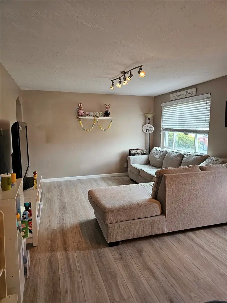 231 Lebanon Manor Dr, West Mifflin, PA 15122 - #3