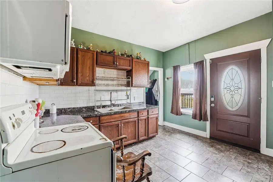 7185 W Market St, Mercer, PA 16137 - #2