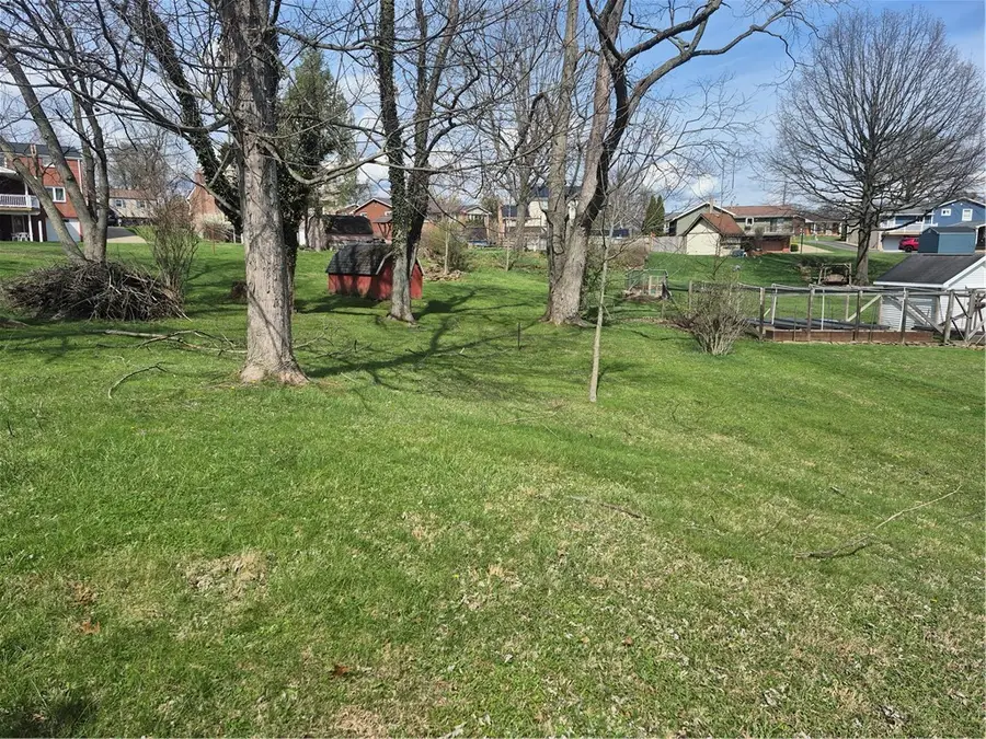 122 Mohican Dr, Greensburg, PA 15601 - #2