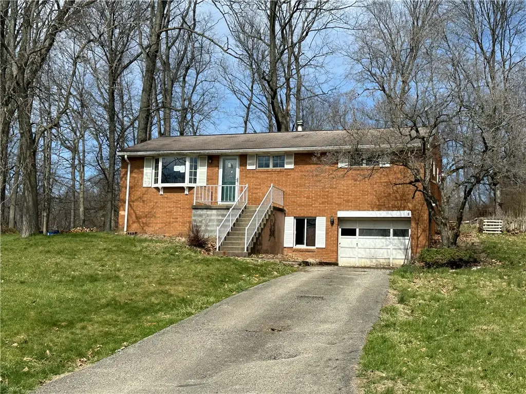 14 W Hillcrest Rd, Eighty Four, PA 15330 - #1