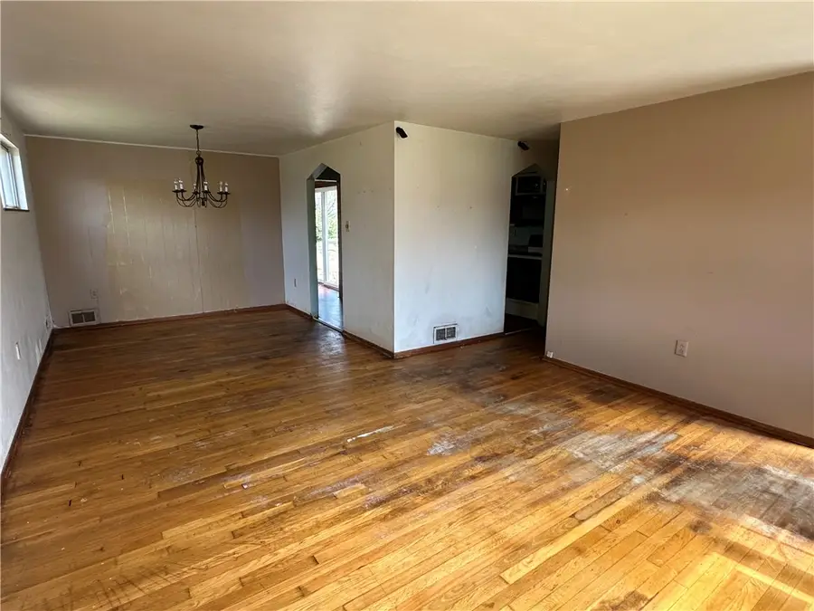 14 W Hillcrest Rd, Eighty Four, PA 15330 - #3