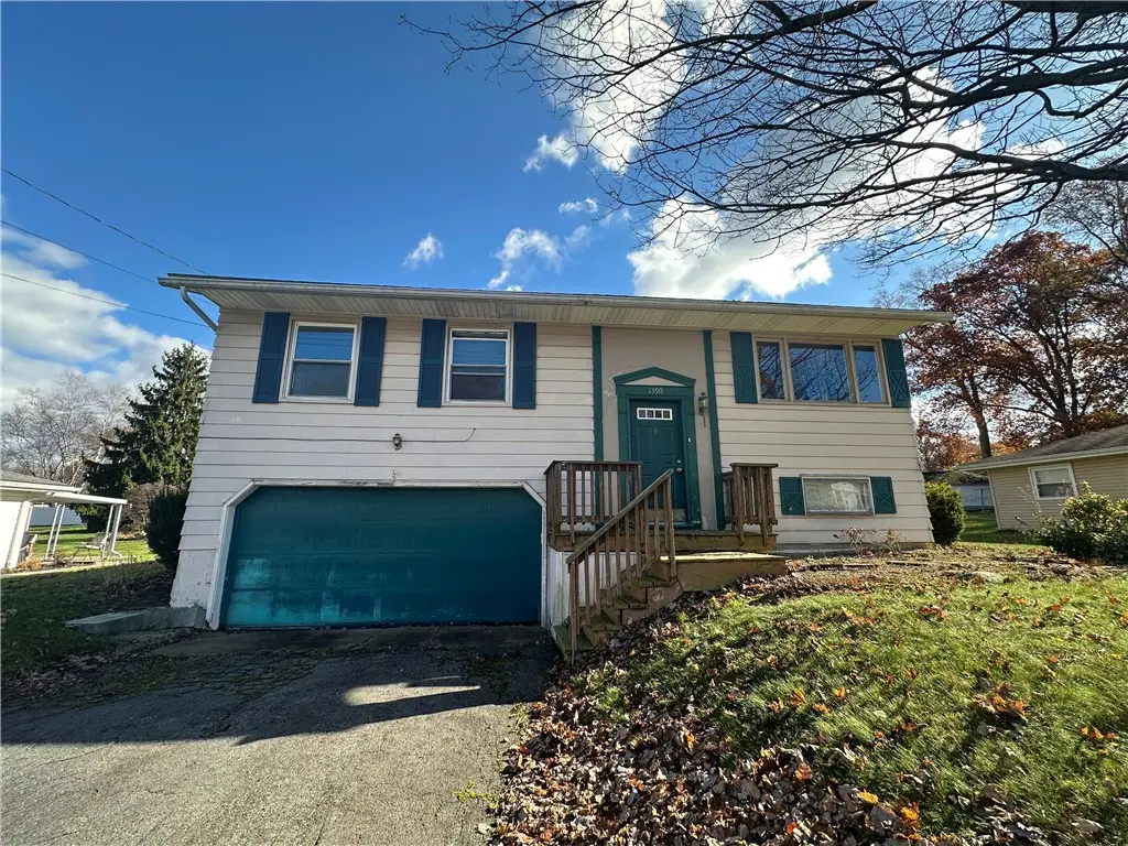 1390 Wakefield Dr, Hermitage, PA 16148 - #1