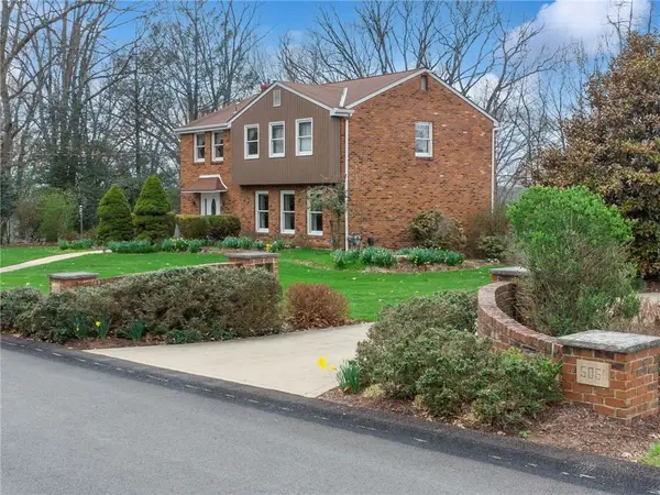 5061 Northlawn Cir, Murrysville, PA 15668