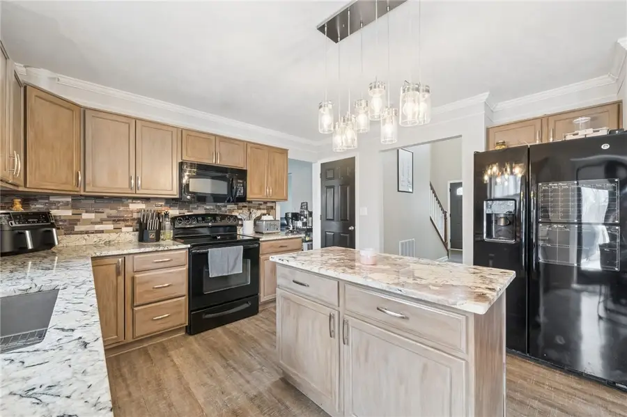 220 Williamsburg Dr, Elizabeth, PA 15037 - #3