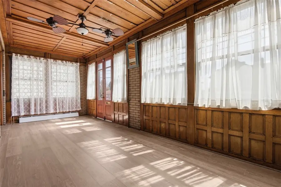 637 E 10th Ave, Tarentum, PA 15084 - #2