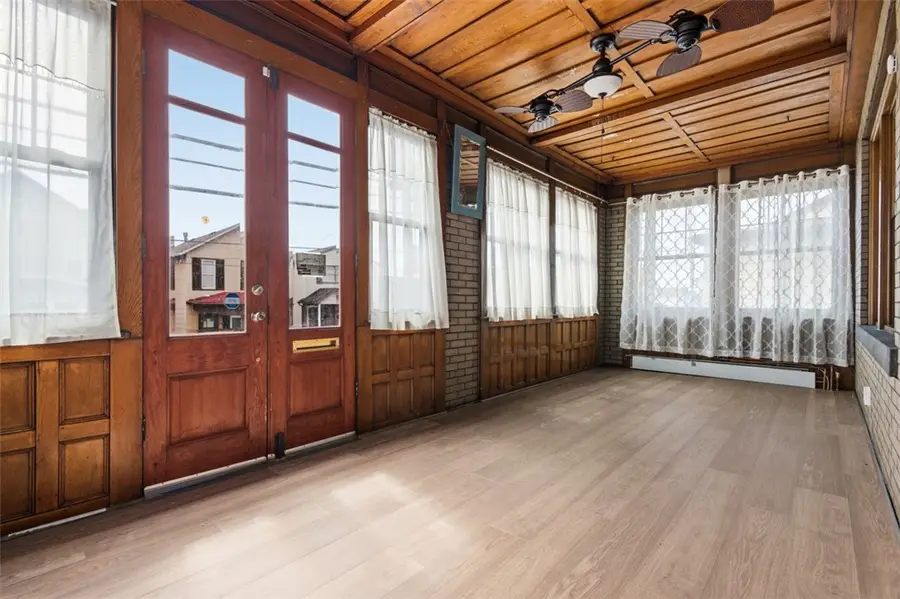 637 E 10th Ave, Tarentum, PA 15084 - #3