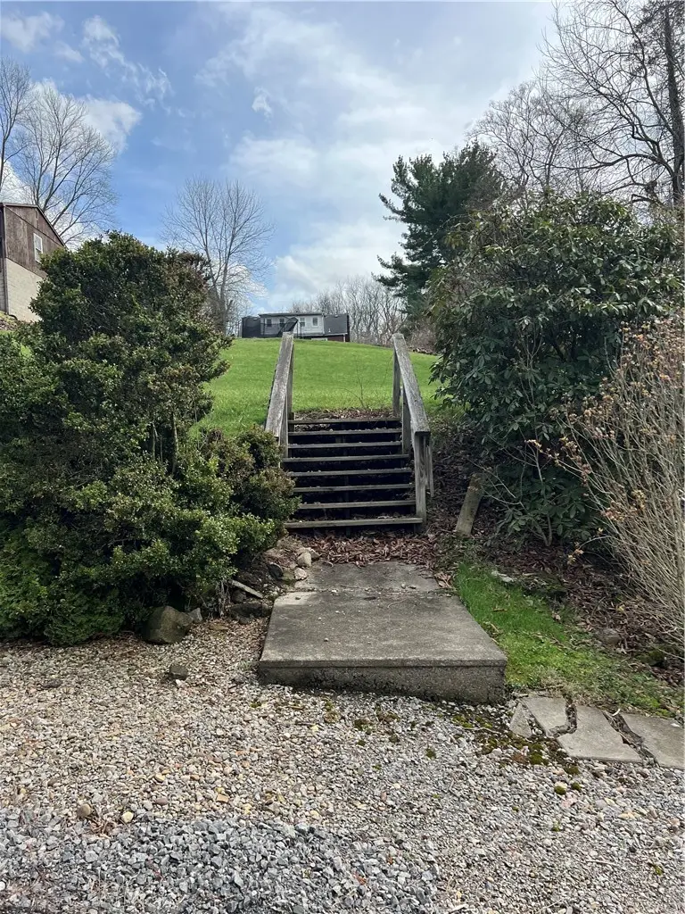 121 S Northview Ave, New Castle, PA 16102 - #3