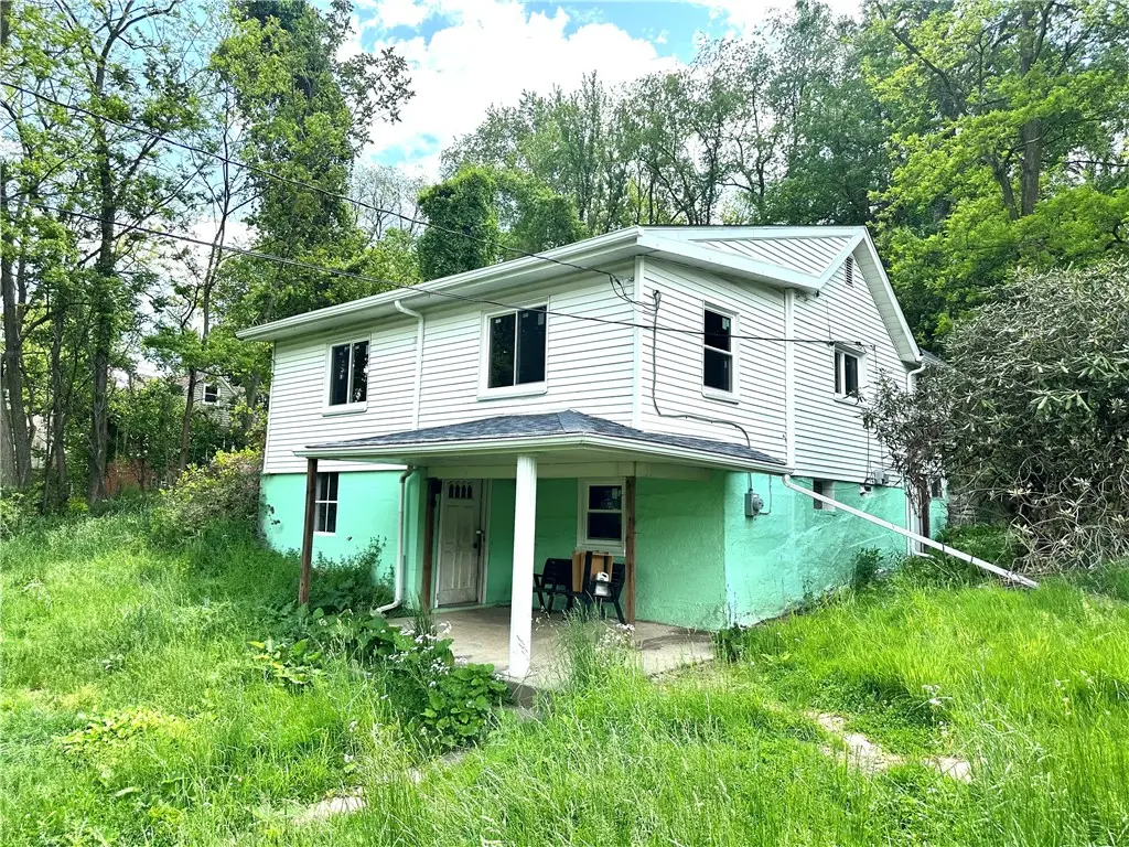 572 Alberts Dr, Monessen, PA 15062 - #1