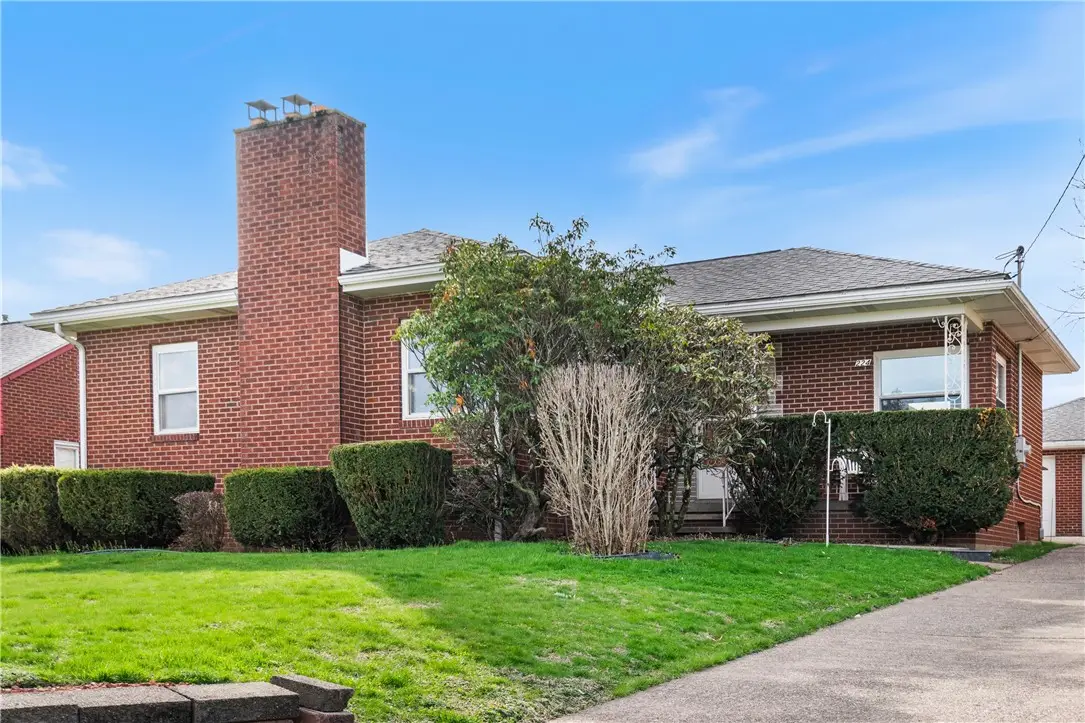 224 Eastern Dr, Lower Burrell, PA 15068 - #1