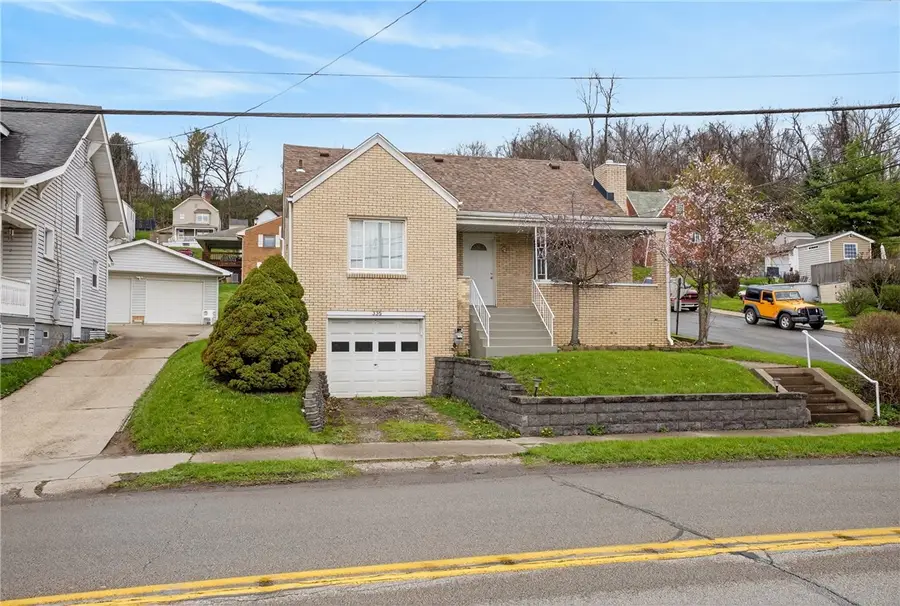 335 E Pike St, Houston, PA 15342 - #2