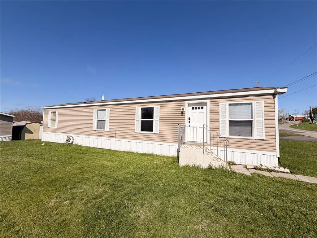 422 Magnolia St, Rochester, PA 15074 - #1