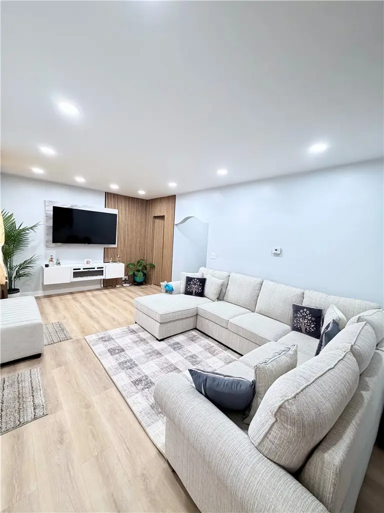 1662 Mcfarland Rd, Pittsburgh, PA 15216 - #2