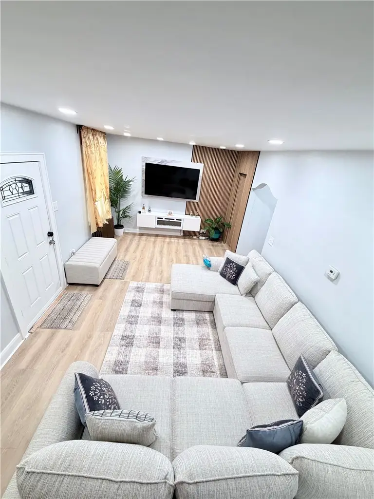 1662 Mcfarland Rd, Pittsburgh, PA 15216 - #3