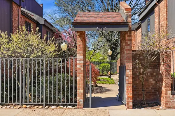 12 Foster Square, Pittsburgh, PA 15212