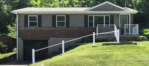 4863 Hialeah Dr, Pittsburgh, PA 15239