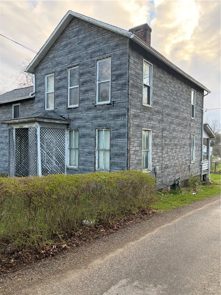 224 S Shenango St, Mercer, PA 16137 - #3