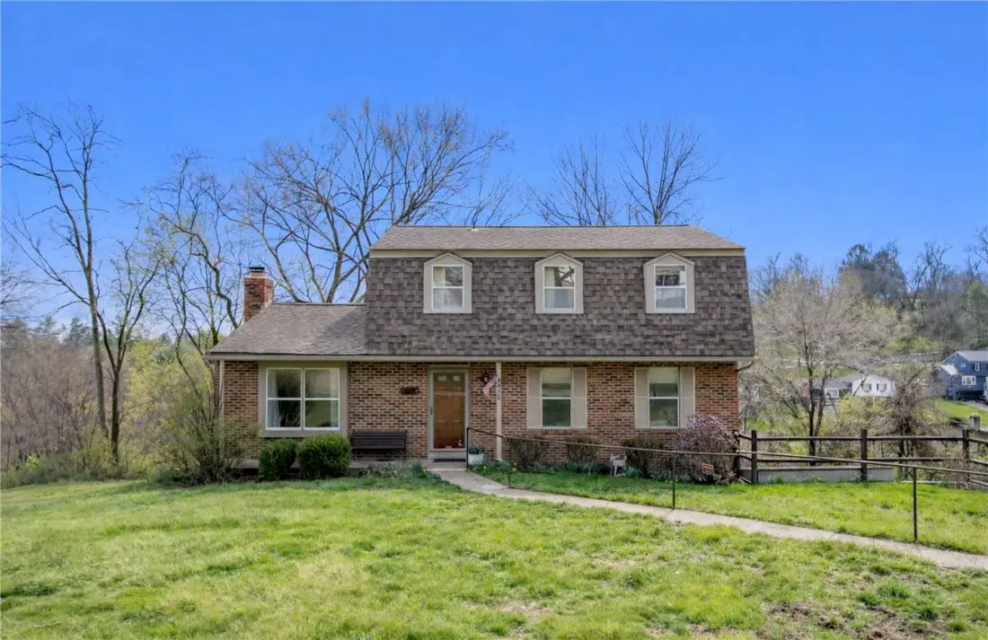 1637 Queens Dr, South Park, PA 15129 - #1