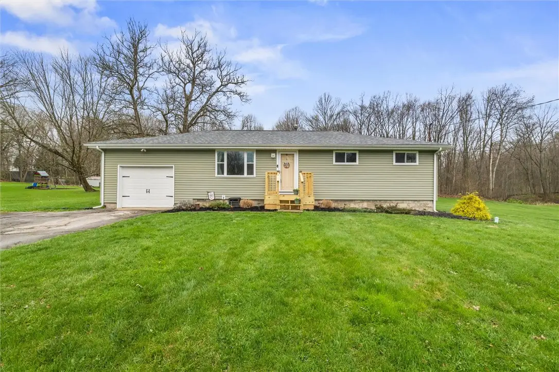 13 Raymond Dr, West Middlesex, PA 16159 - #1