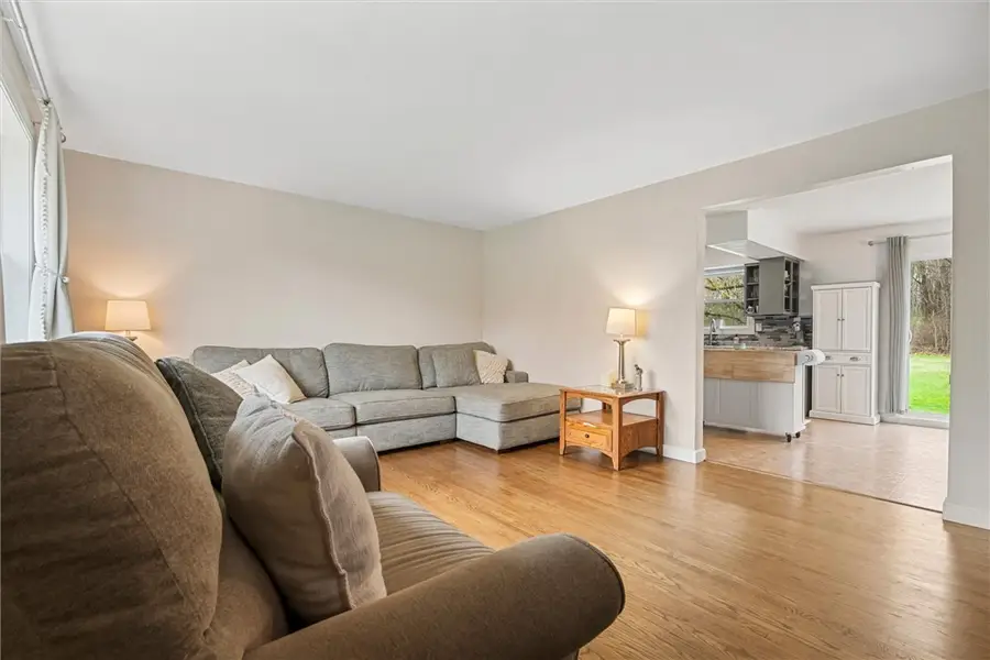 13 Raymond Dr, West Middlesex, PA 16159 - #2