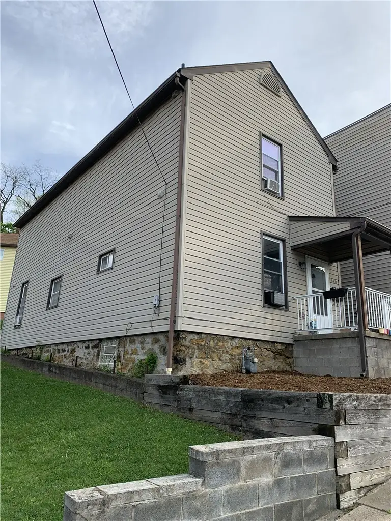 660 3rd St, Pitcairn, PA 15140 - #2