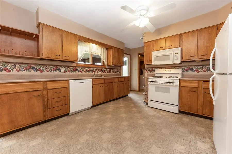 287 Chestnut St, Saint Petersburg, PA 16054 - #3