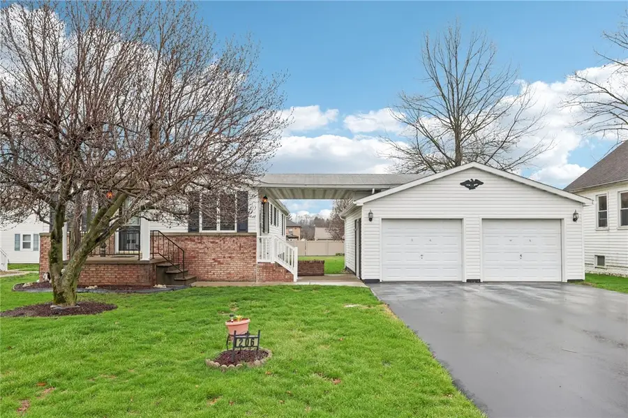 206 Martin Ave, Ellwood City, PA 16117 - #2