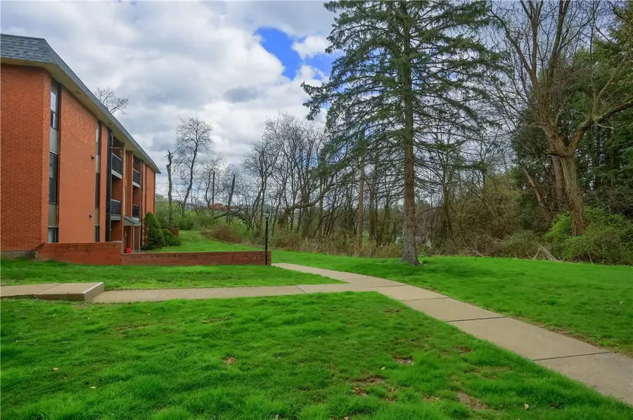 1200 College Park Dr #2, Coraopolis, PA 15108 - #3