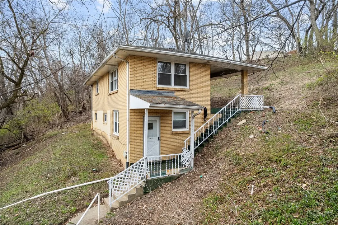 1353 Bower Hill Rd, Bridgeville, PA 15017 - #1