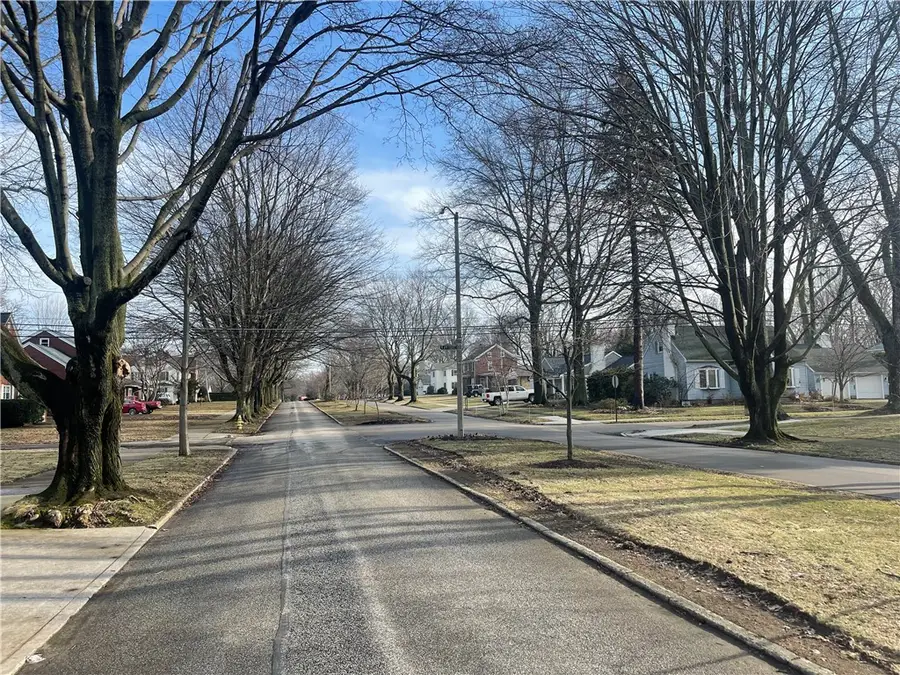 319 Cherokee Dr, Erie, PA 16505 - #2