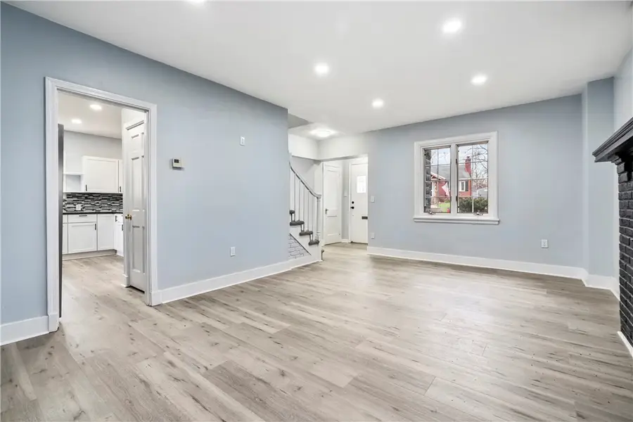 7826 Oak St, Pittsburgh, PA 15237 - #2