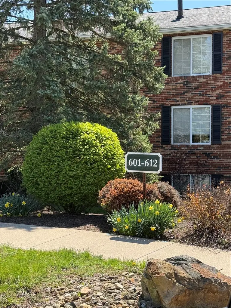 608 Bonnie Brae Dr, Coraopolis, PA 15108 - #1