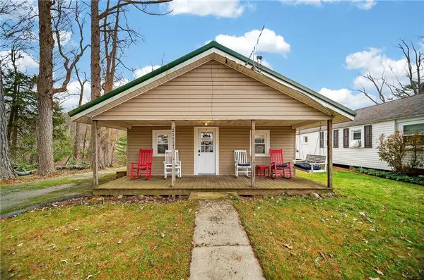 23557 Eisentrout Dr, Canadohta Lake, PA 16438