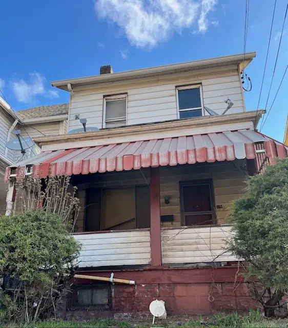 15 Holland Ave, Braddock, PA 15104