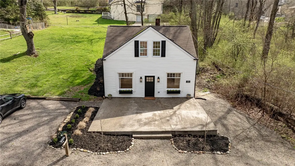 4978 South Pioneer Rd, Gibsonia, PA 15044 - #1