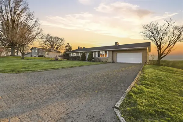 20 Royal Oaks Dr, Charleroi, PA 15022