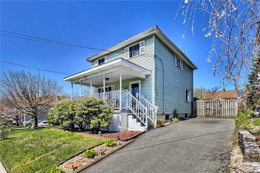 425 Welker St, Jeannette, PA 15644 - #2