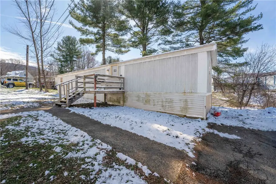 1801 Baldridge Ave, Connellsville, PA 15425 - #3